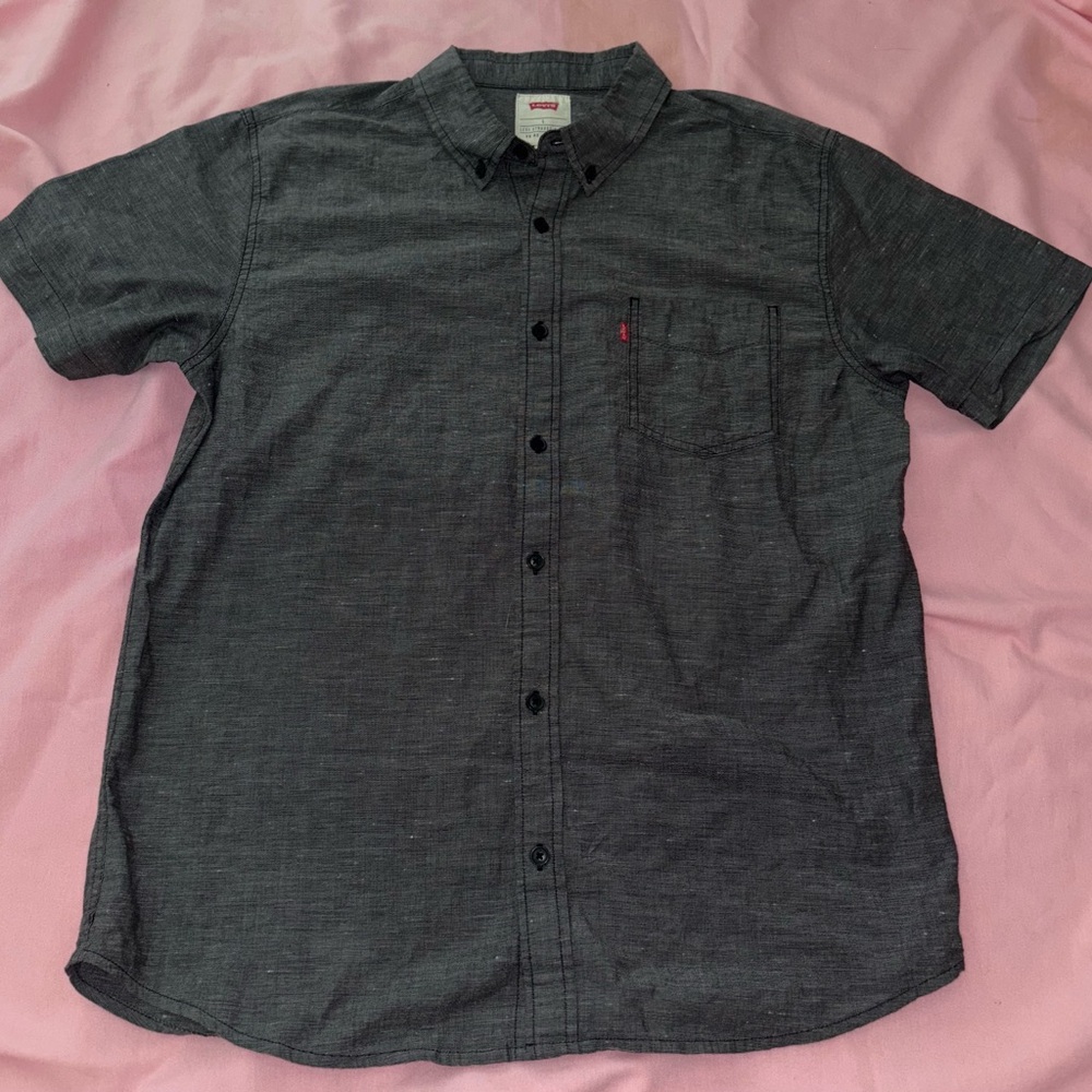 Levi's Men's gray button up shirt